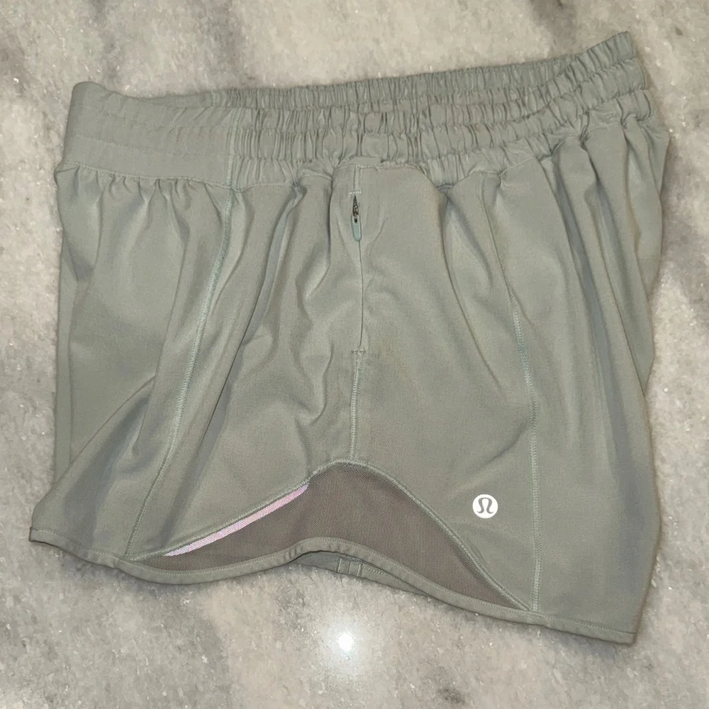 lululemon athletica Women's hotty hot mint green running Athletic Shorts tall - Picture 2 of 15